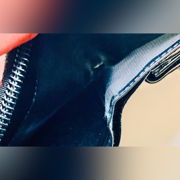 “HP” Auth Gucci black leather and nylon compact wallet - Picture 9 of 12